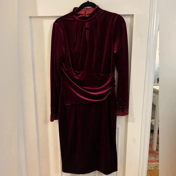 RICKIE FREEMAN FOR TERI JON Mock-Neck Long-Sleeve Stretch Velvet Dress Bead Trim - Picture 2 of 7